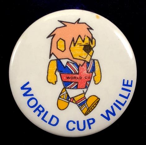 World Cup Willie 1966 lion mascot tin button badge