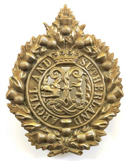 Argyll and Sutherland Highlanders feather bonnet post 1908 hat badge