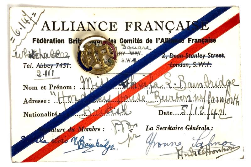 WW2 French British Alliance Française 1942 supporters signed card & badge